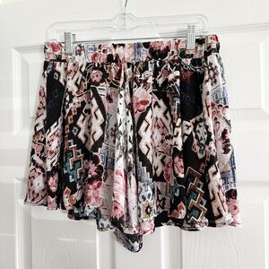 Show Me Your Mumu Women’s Floral Shorts Size Large Boho Festival Pull On